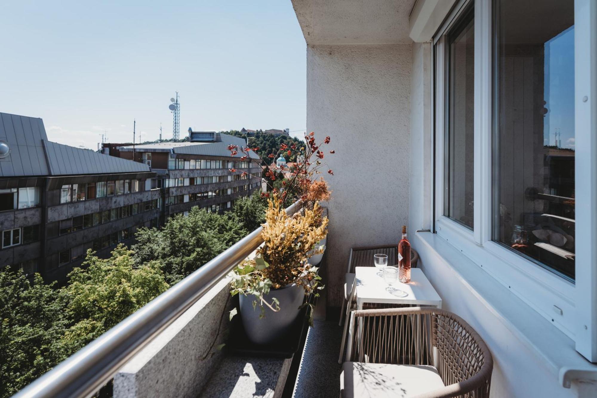 Appartement Little M's Kept Secret App
